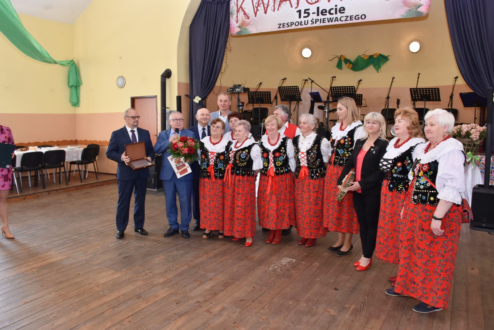 Read more about the article Jubileusz 15-lecia zespołu „Kwiatowianki”