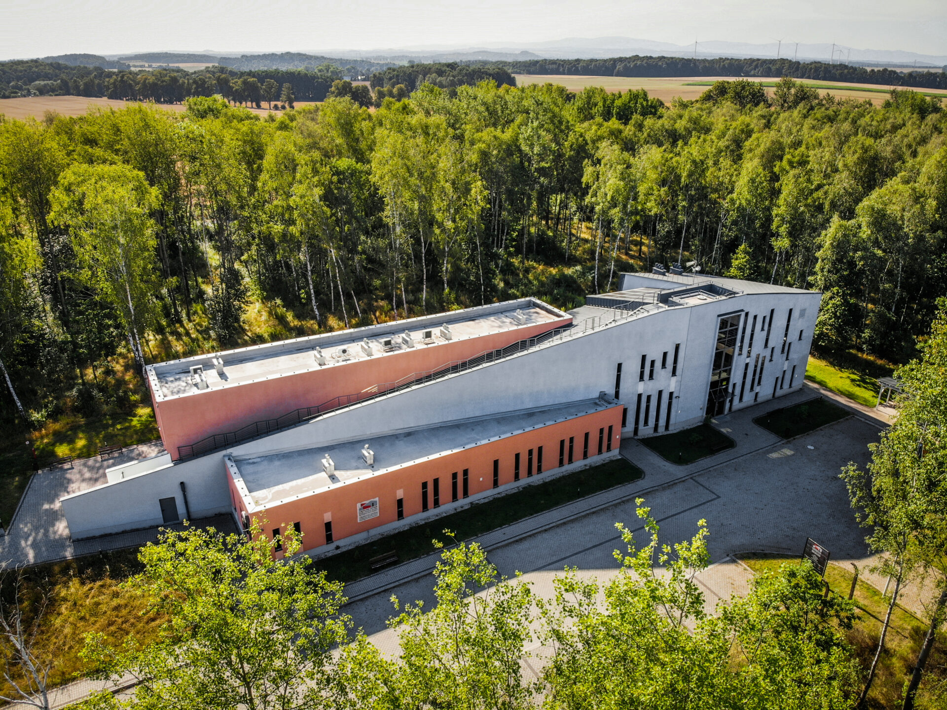 You are currently viewing Transmisja radiowa Mszy Św. w Europejskim Centrum Pamięć, Edukacja, Kultura w Miejscu Pamięci Stalag VIII A