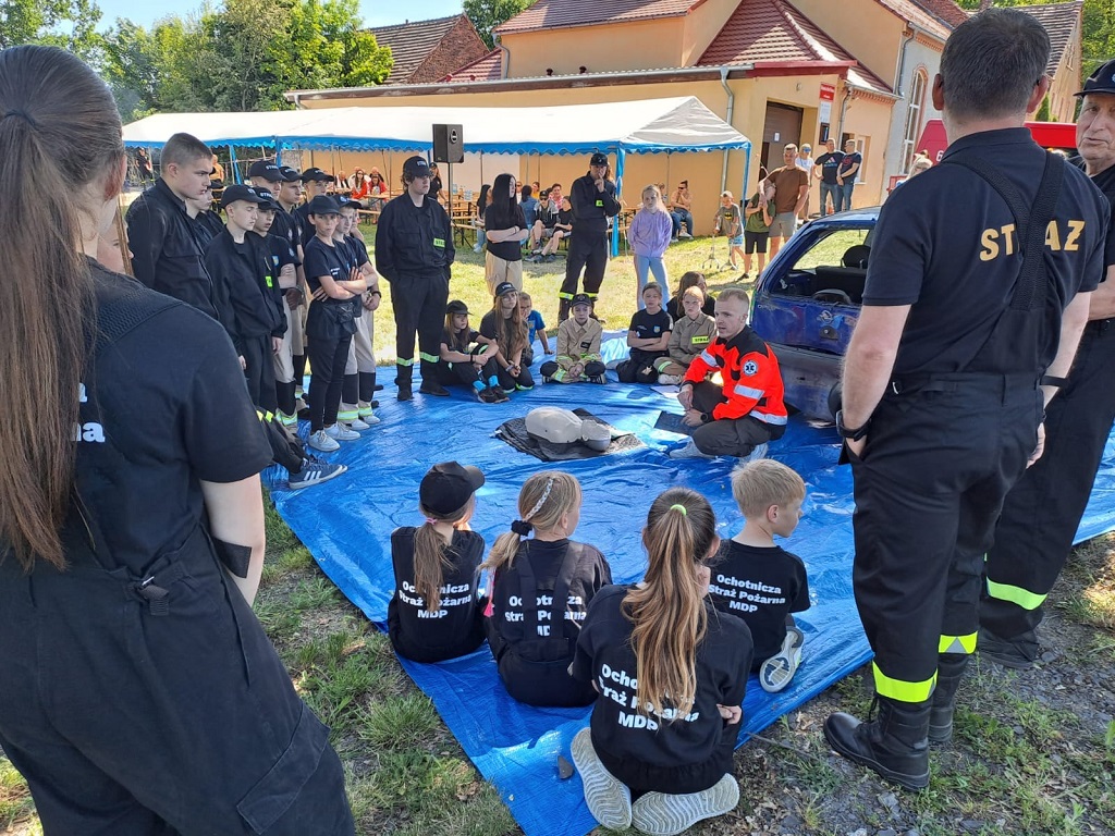 Read more about the article GRONÓW – I edycja Młodzieżowych Manewrów Ratowniczo-Gaśniczych