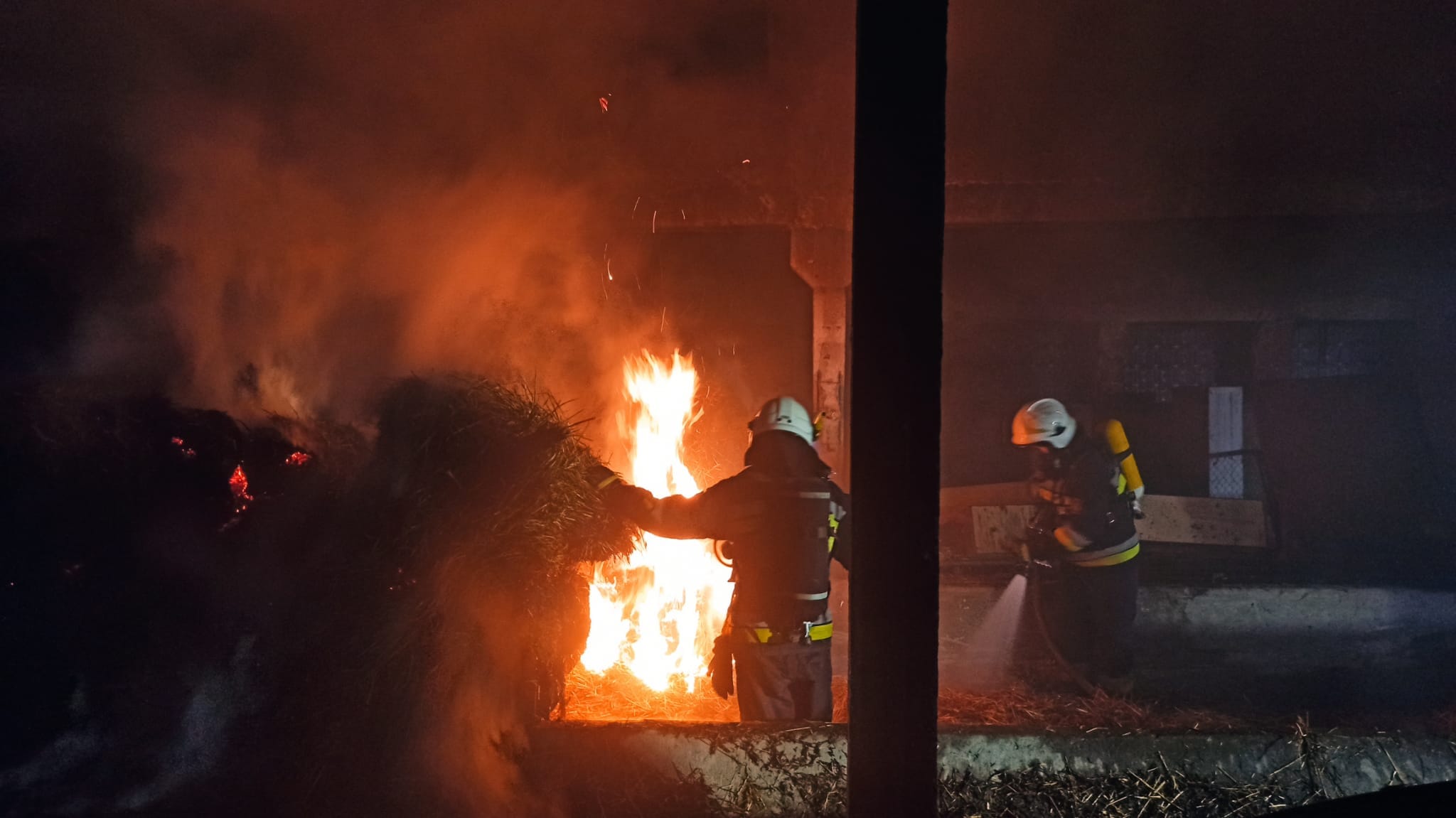 Read more about the article PIEŃSK – Pożar obory w Dłużynie Dolnej